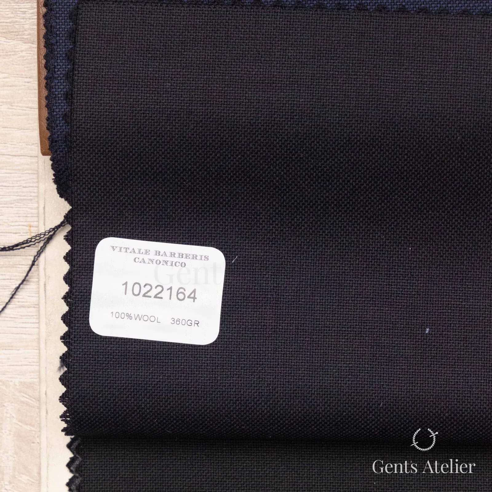 Образец ткани Vitale Barberis Canonico 1022164 с этикеткой, тёмно-синий