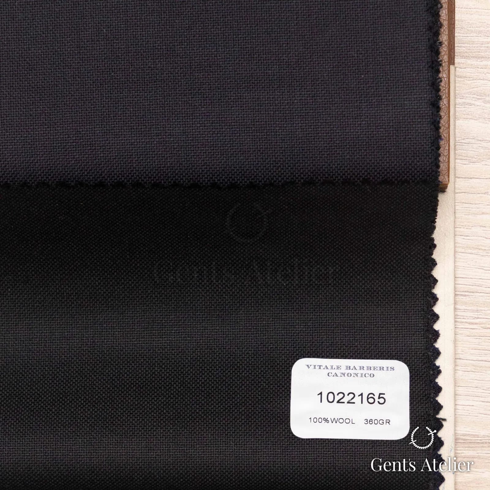 Образец ткани Vitale Barberis Canonico 1022165 с этикеткой, почти чёрный