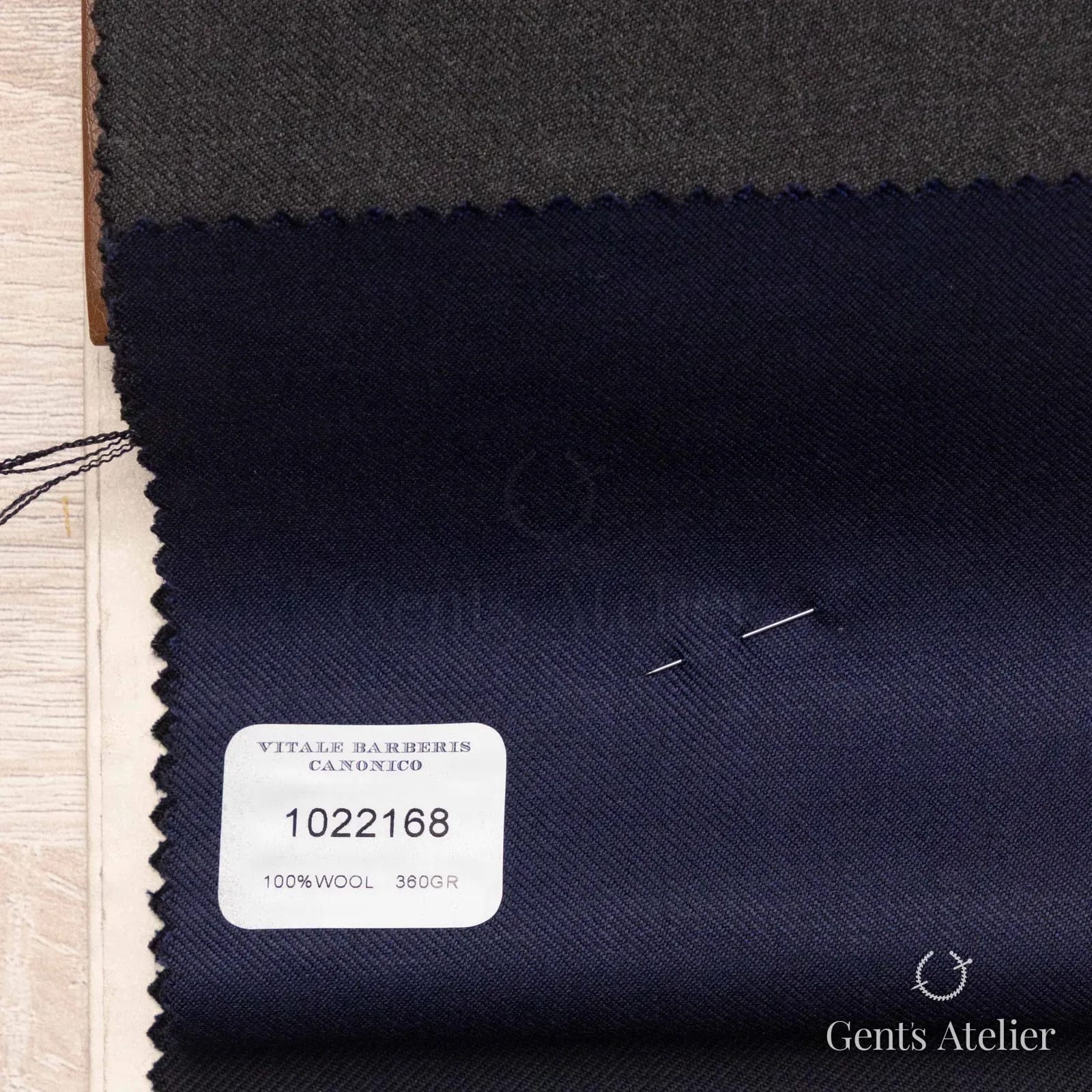 Образец ткани Vitale Barberis Canonico 1022168 с этикеткой, тёмно-синий