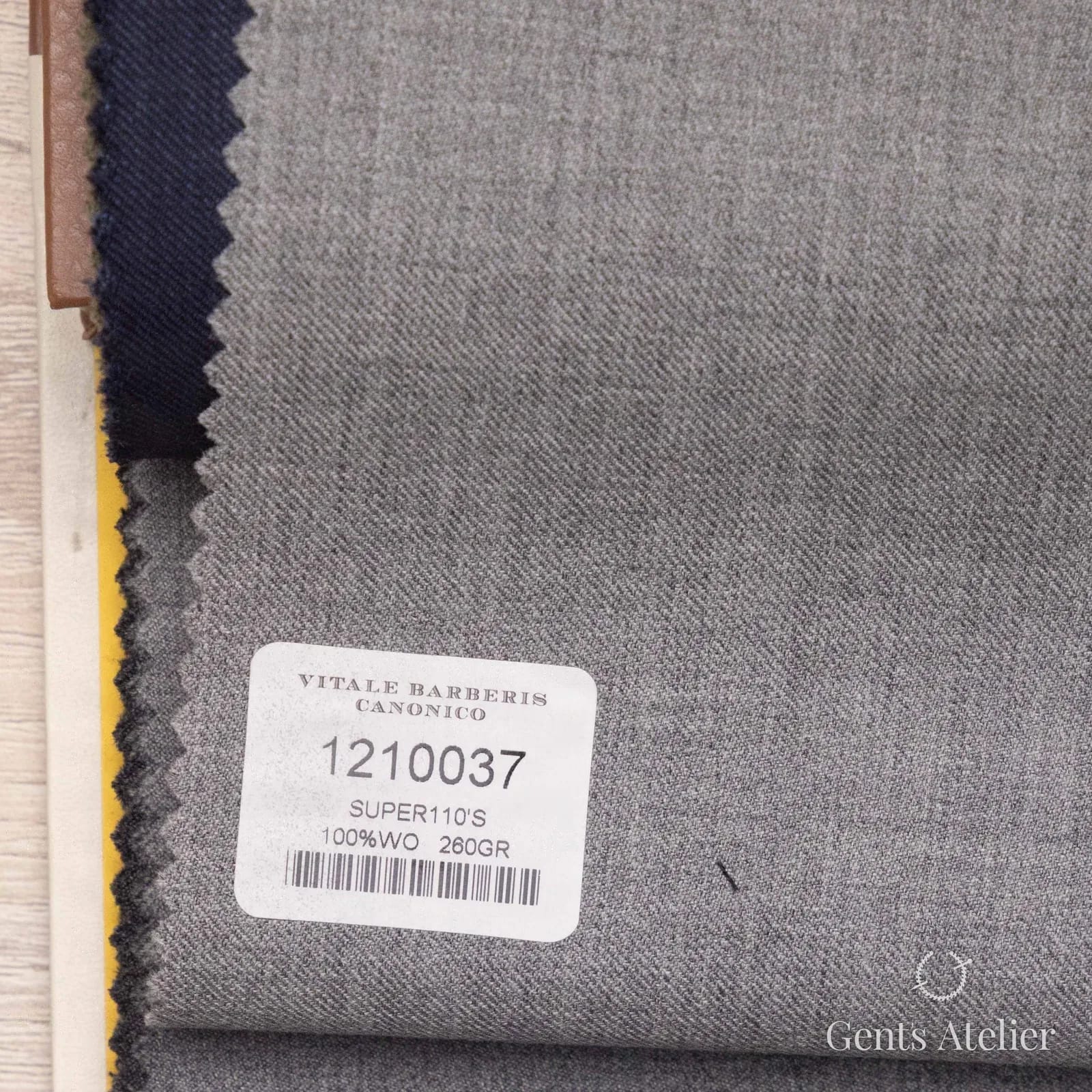 Образец ткани Vitale Barberis Canonico 1210037 с этикеткой, серый светлый