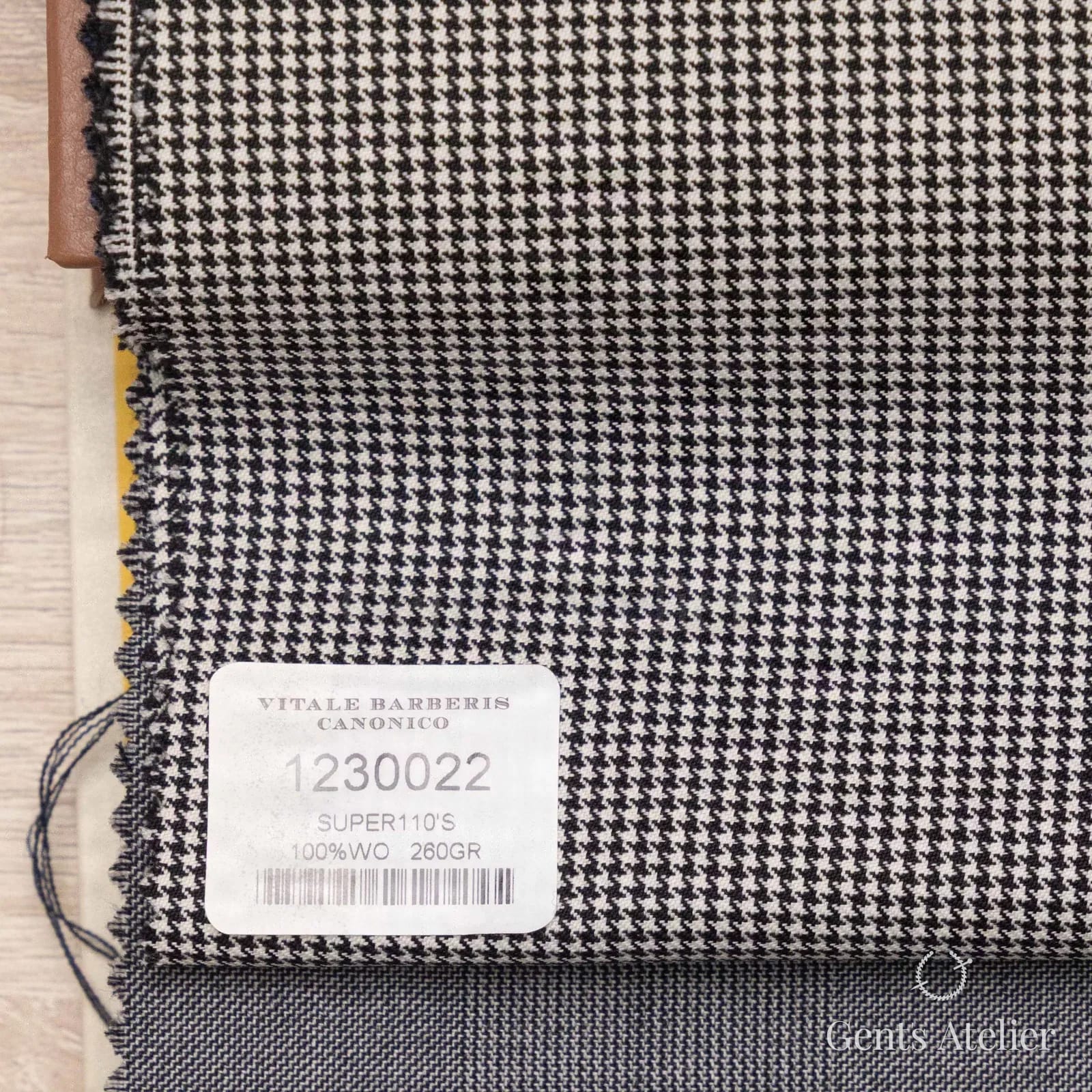 Образец ткани Vitale Barberis Canonico 1230022 с этикеткой, светло-серый