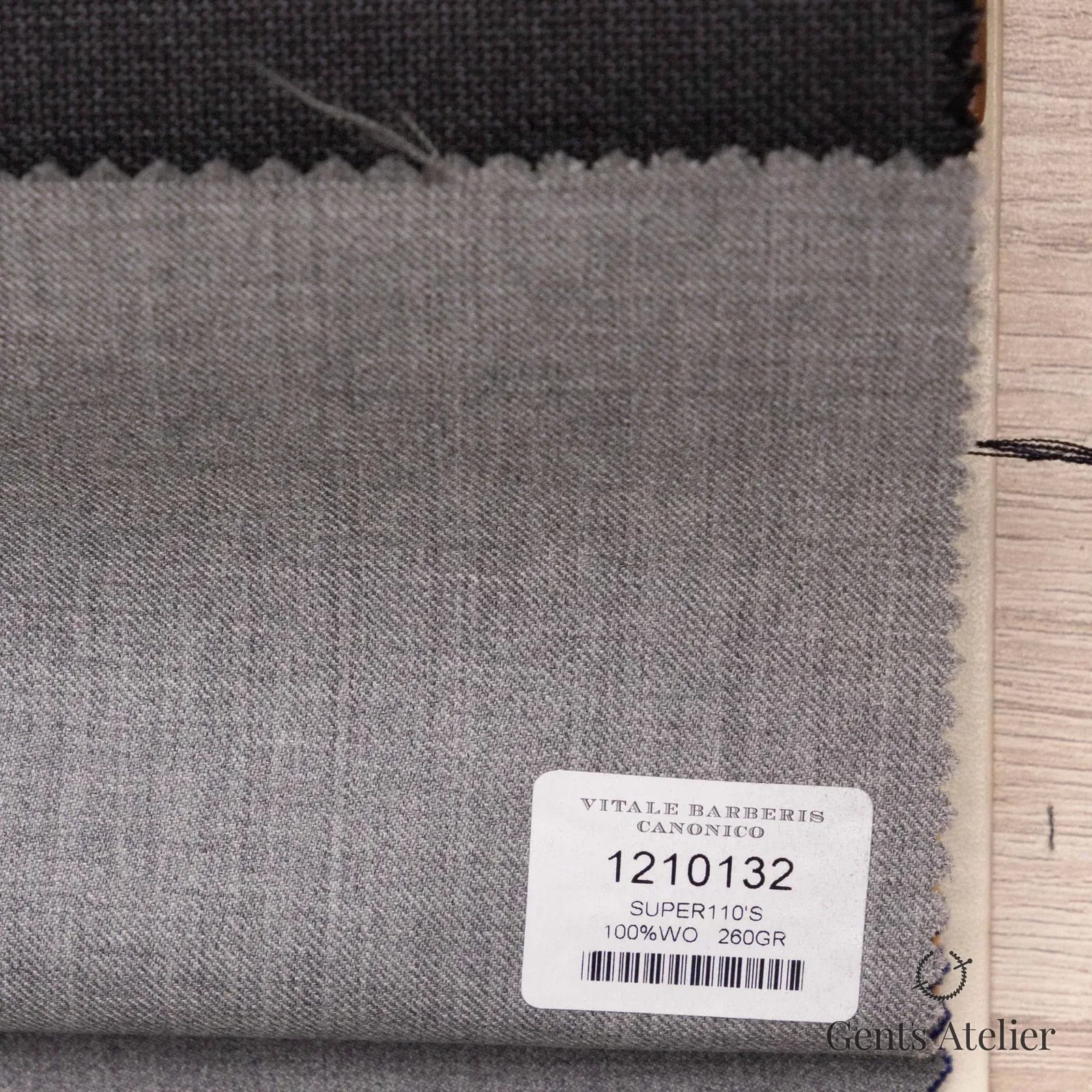 Образец ткани Vitale Barberis Canonico 1210132 с этикеткой, светло-серый