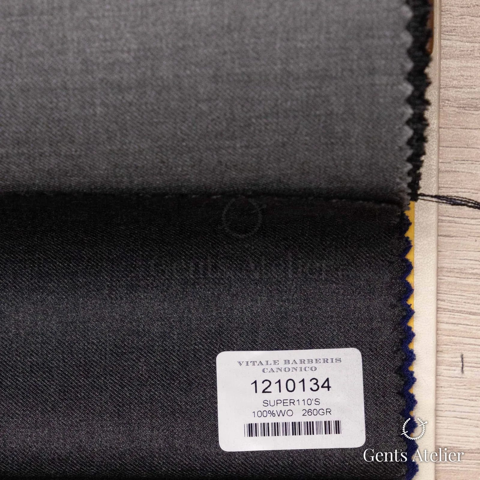 Образец ткани Vitale Barberis Canonico 1210134 с этикеткой, тёмно-серый