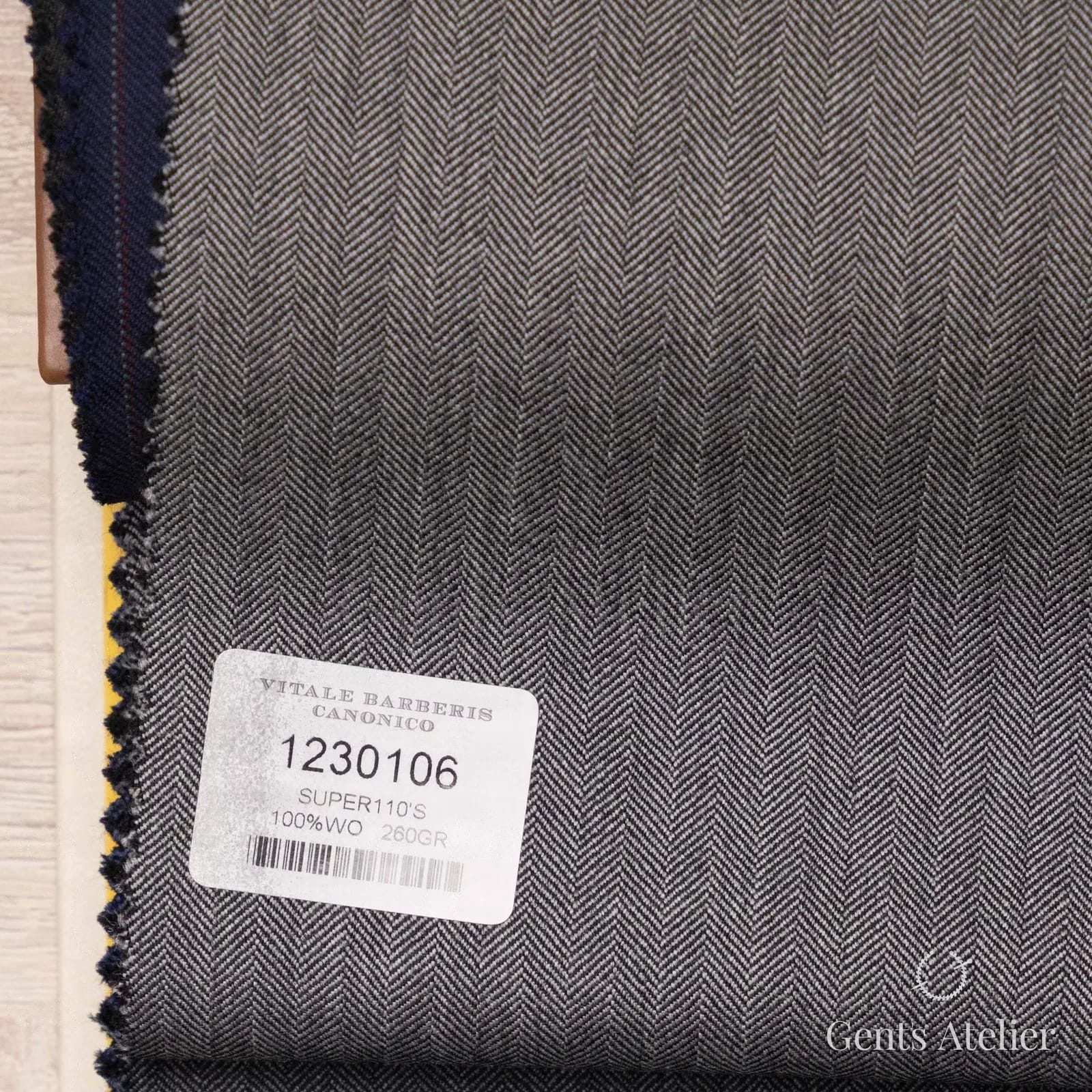 Образец ткани Vitale Barberis Canonico 1230106 с этикеткой, серый