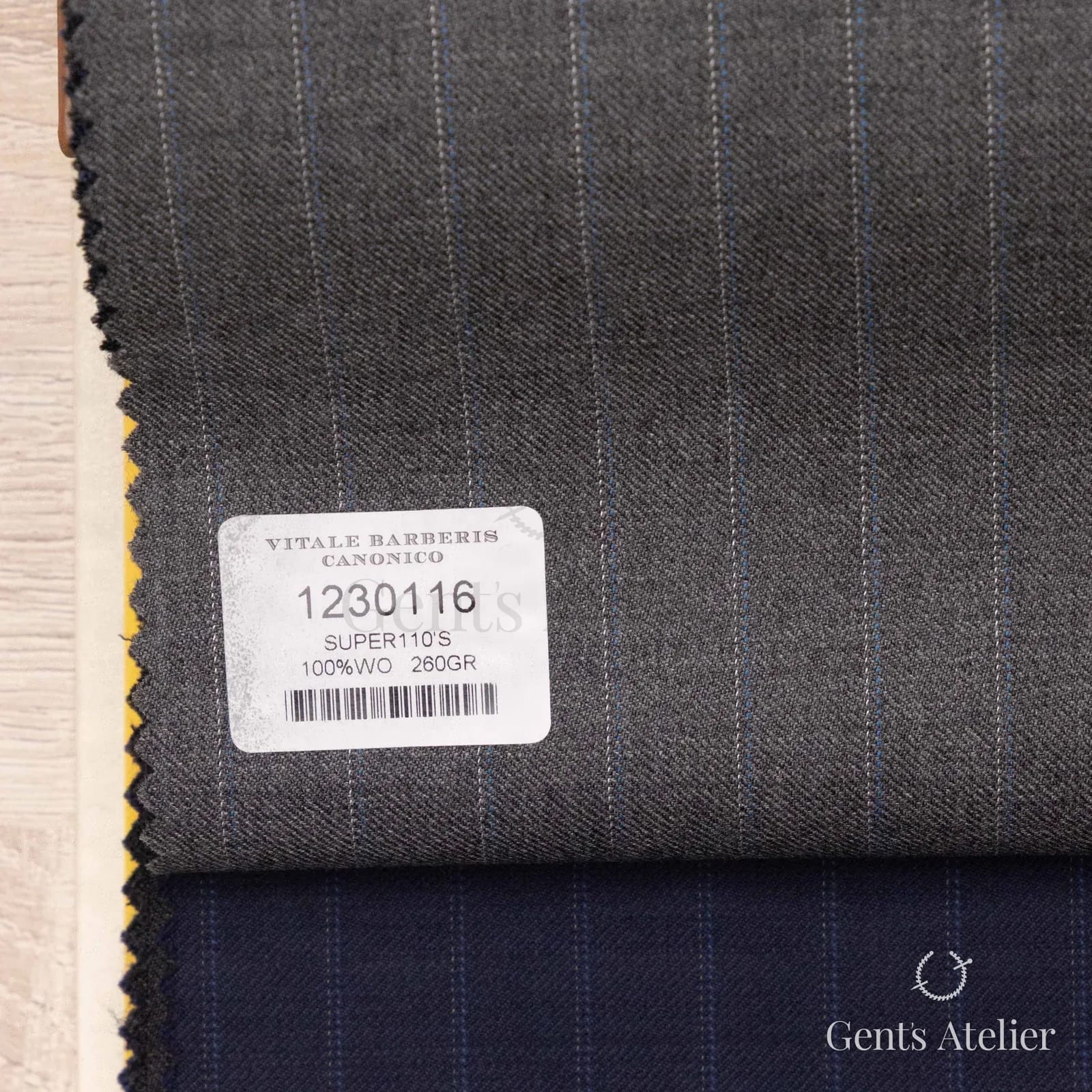 Образец ткани Vitale Barberis Canonico 1230116 с этикеткой, серый с синей полосой