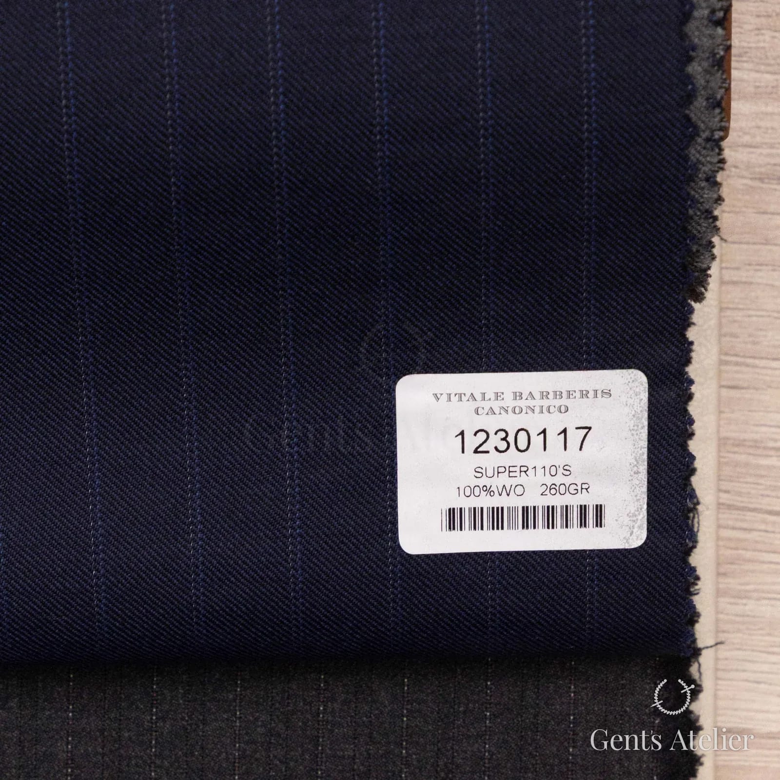 Образец ткани Vitale Barberis Canonico 1230117 с этикеткой, тёмно-синий с полосой