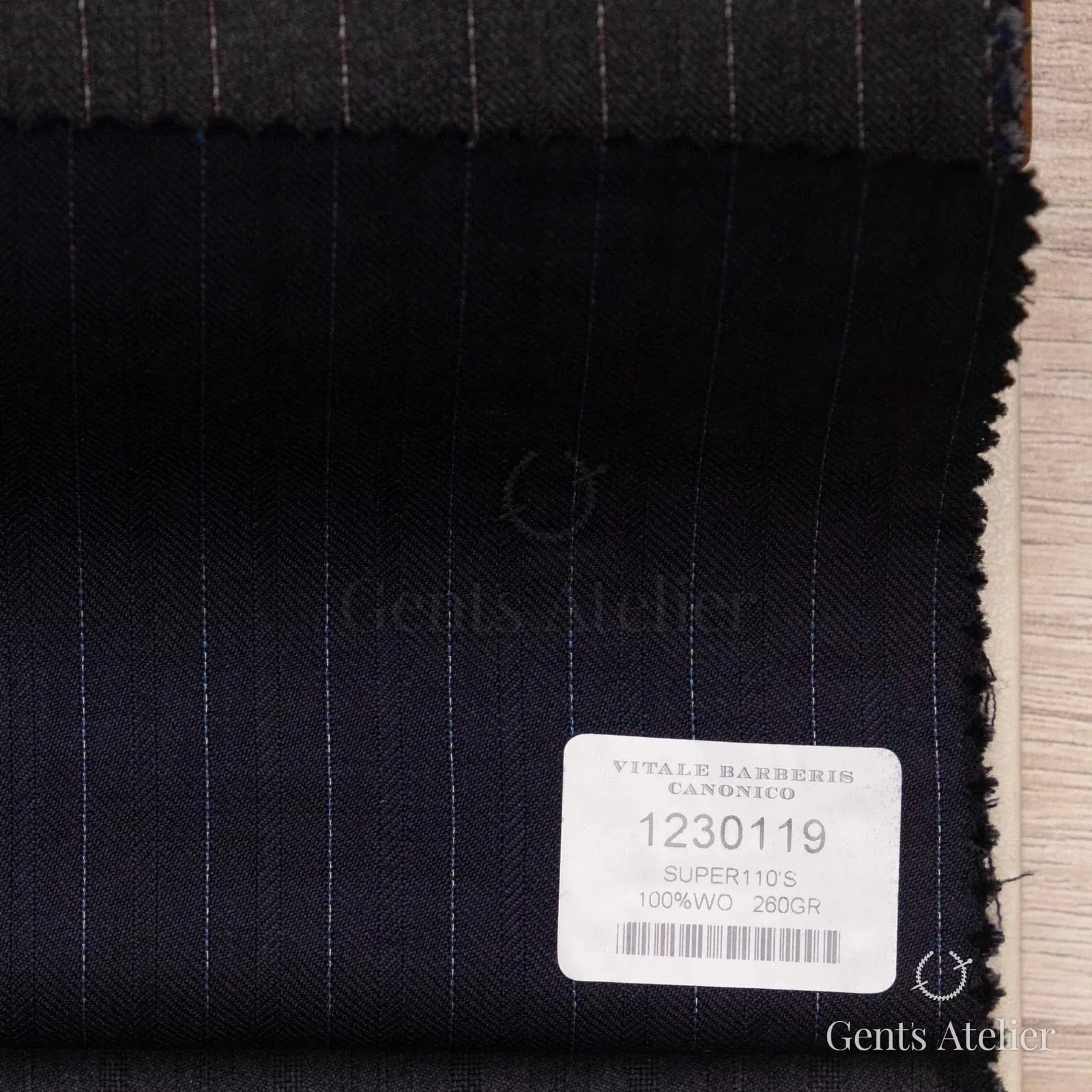 Образец ткани Vitale Barberis Canonico 1230119 с этикеткой, тёмно-синий с полосой