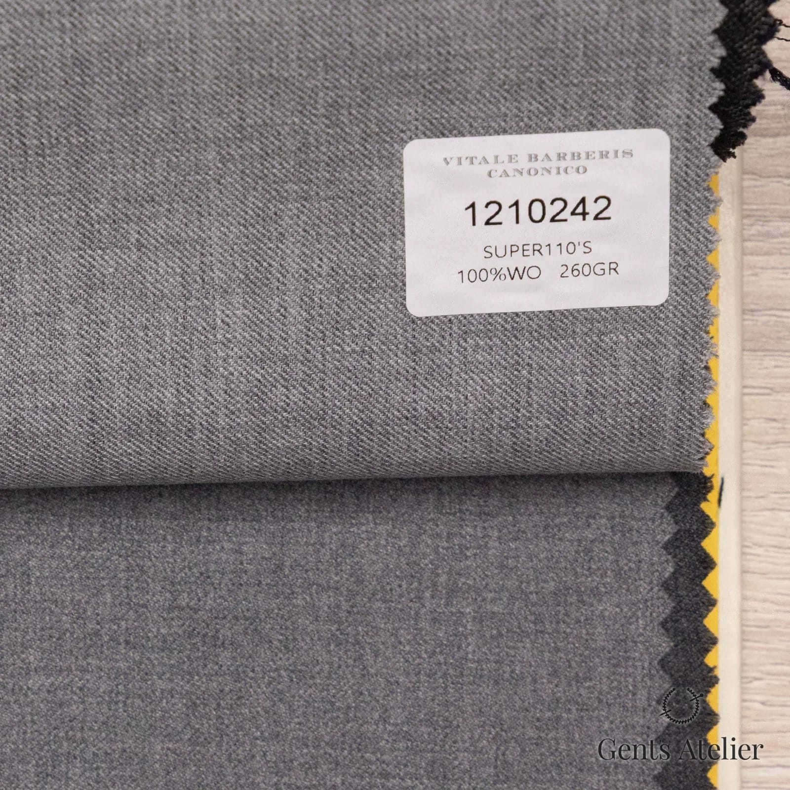 Образец ткани Vitale Barberis Canonico 1210242 с этикеткой, светло-серый