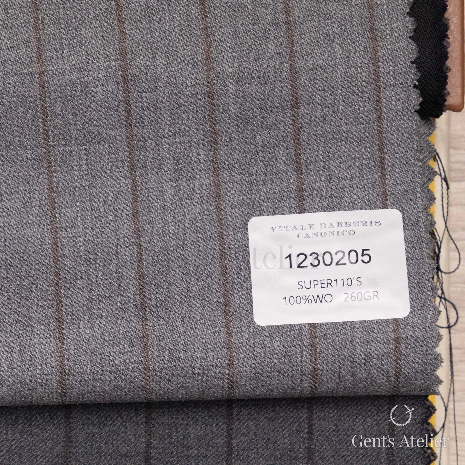 Образец ткани Vitale Barberis Canonico 1230205 с этикеткой, светло-серый