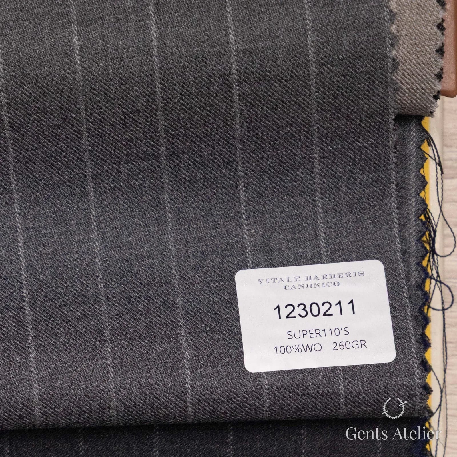 Образец ткани Vitale Barberis Canonico 1230211 с этикеткой, средне-серый