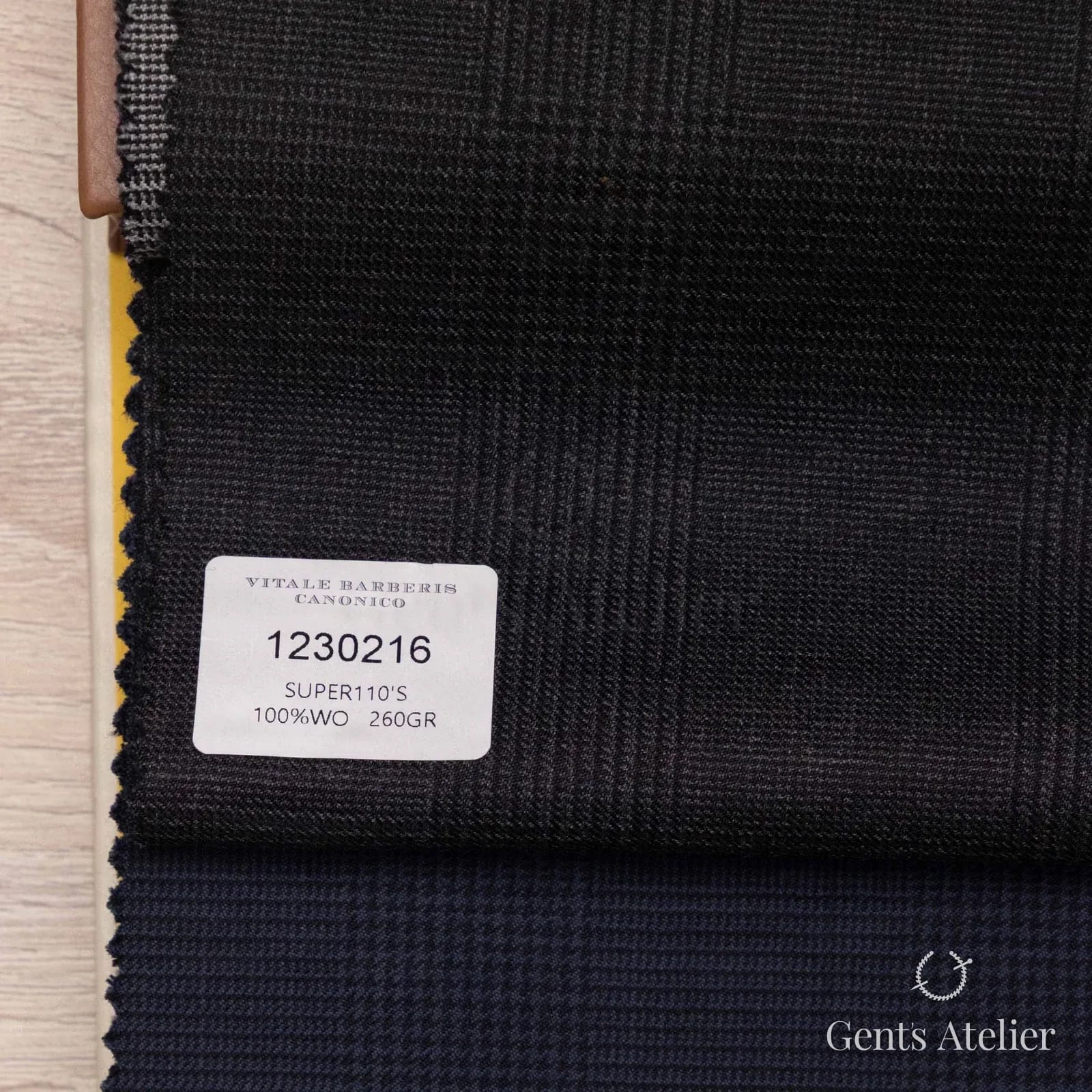 Образец ткани Vitale Barberis Canonico 1230216 с этикеткой, тёмно-синий