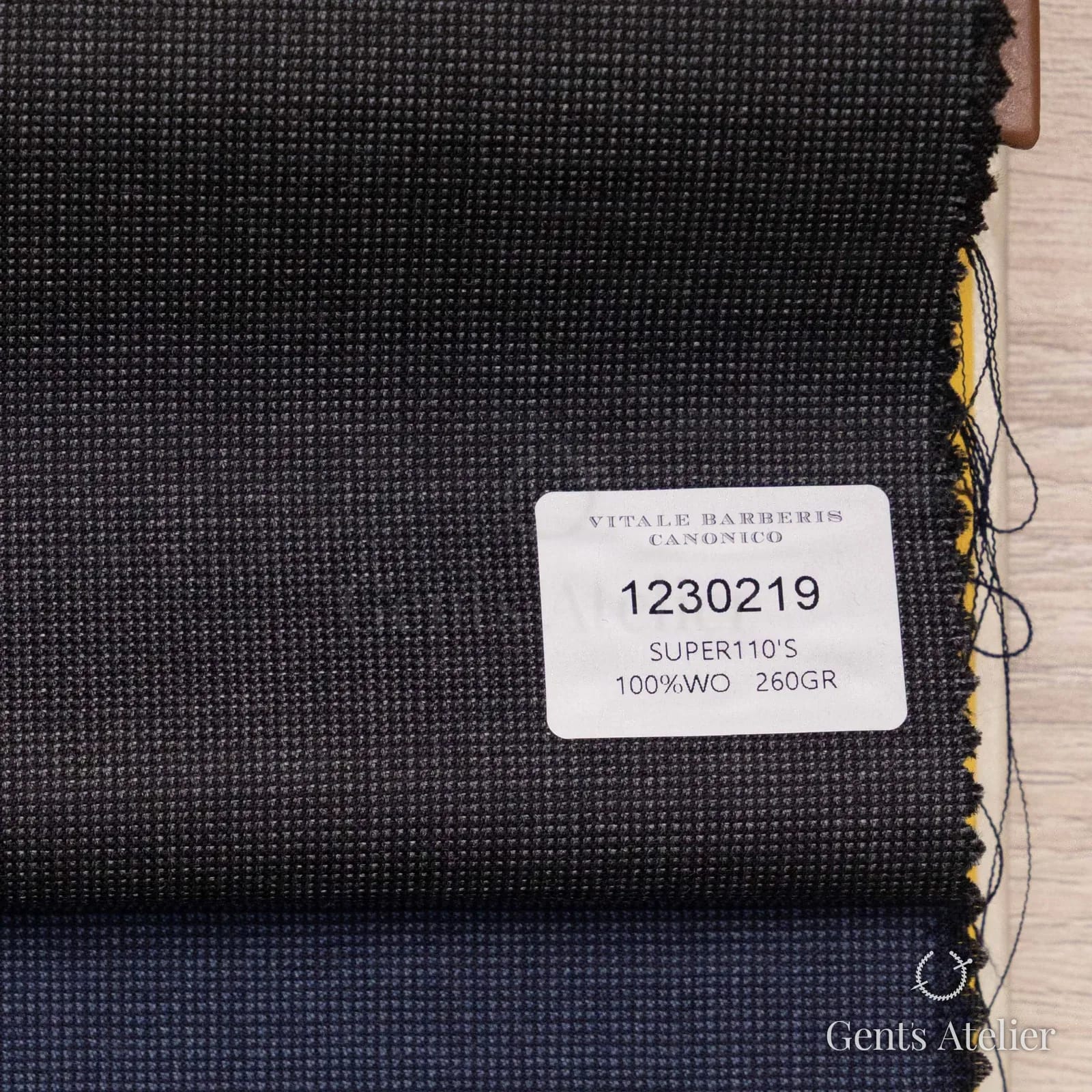 Образец ткани Vitale Barberis Canonico 1230219 с этикеткой, тёмно-серый