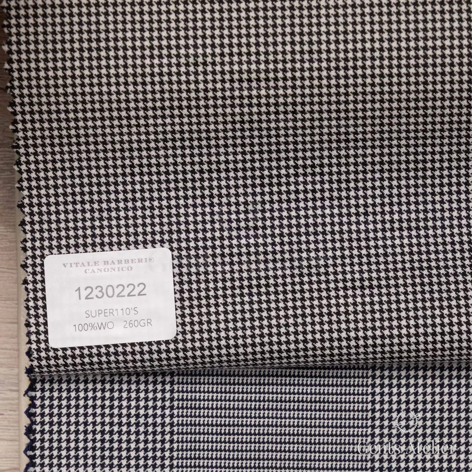 Образец ткани Vitale Barberis Canonico 1230222 с этикеткой, чёрно-белый