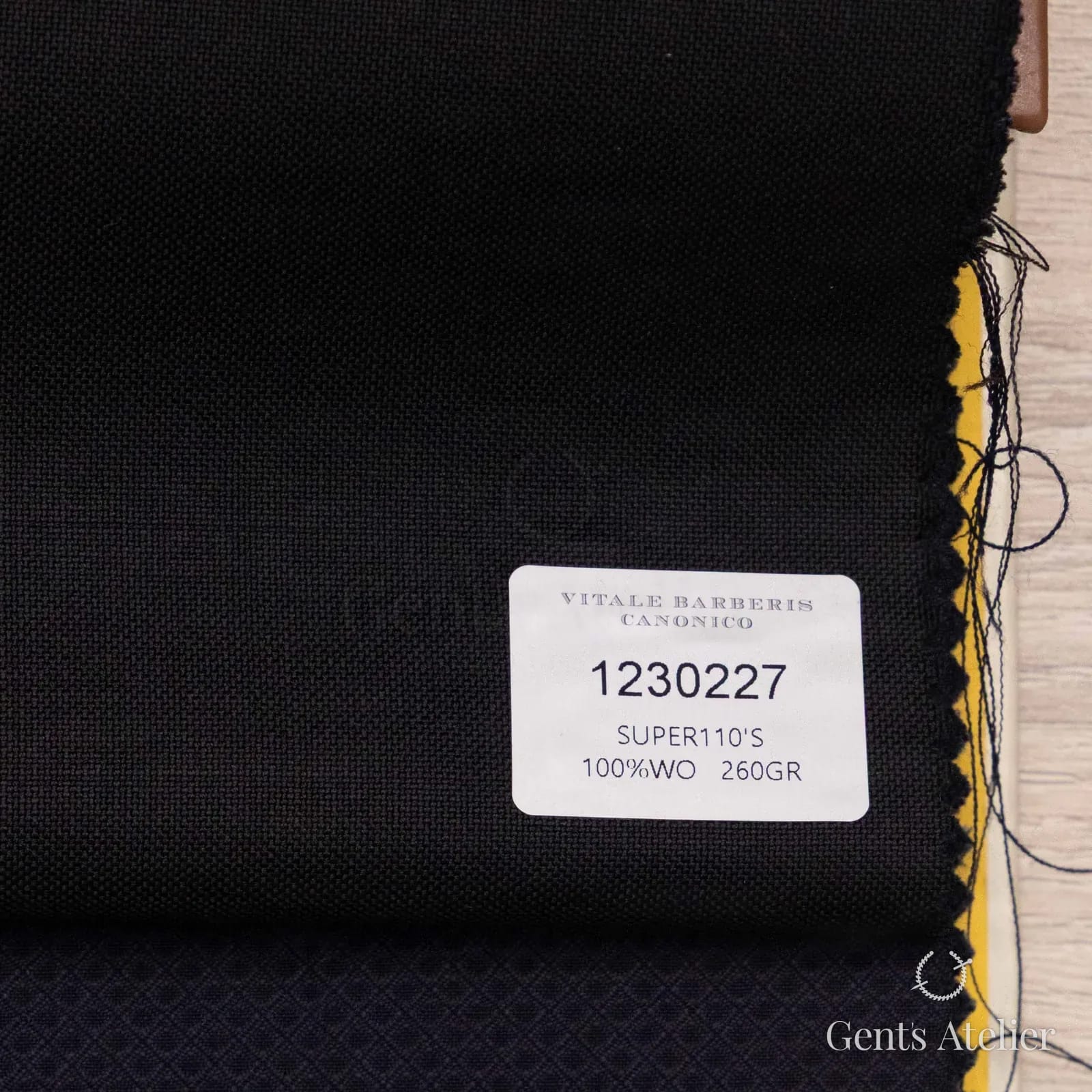 Образец ткани Vitale Barberis Canonico 1230227 с этикеткой, чёрный