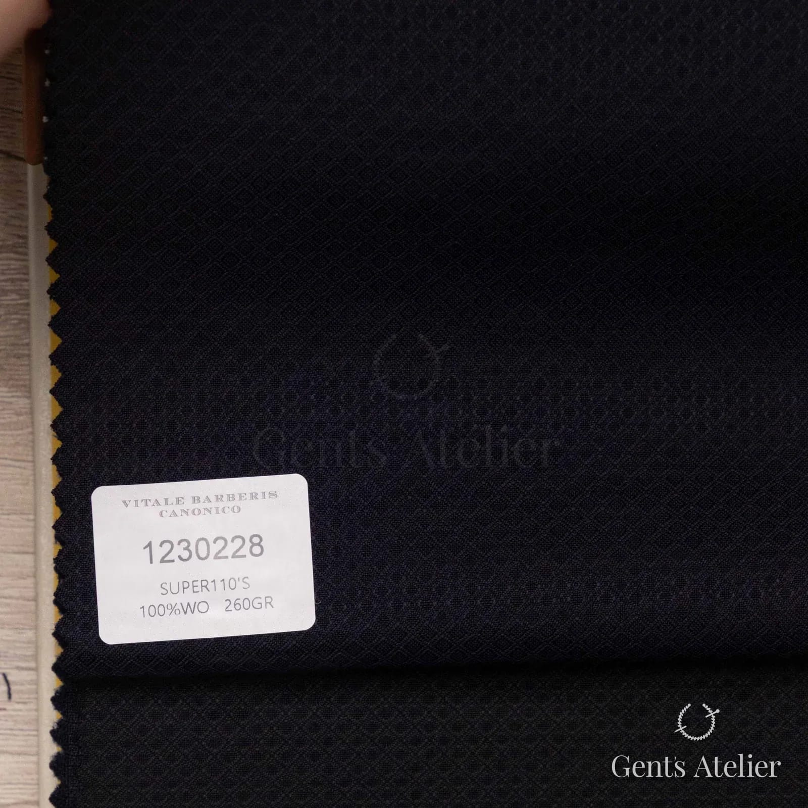 Образец ткани Vitale Barberis Canonico 1230228 с этикеткой, тёмно-синий с микро-ромбом