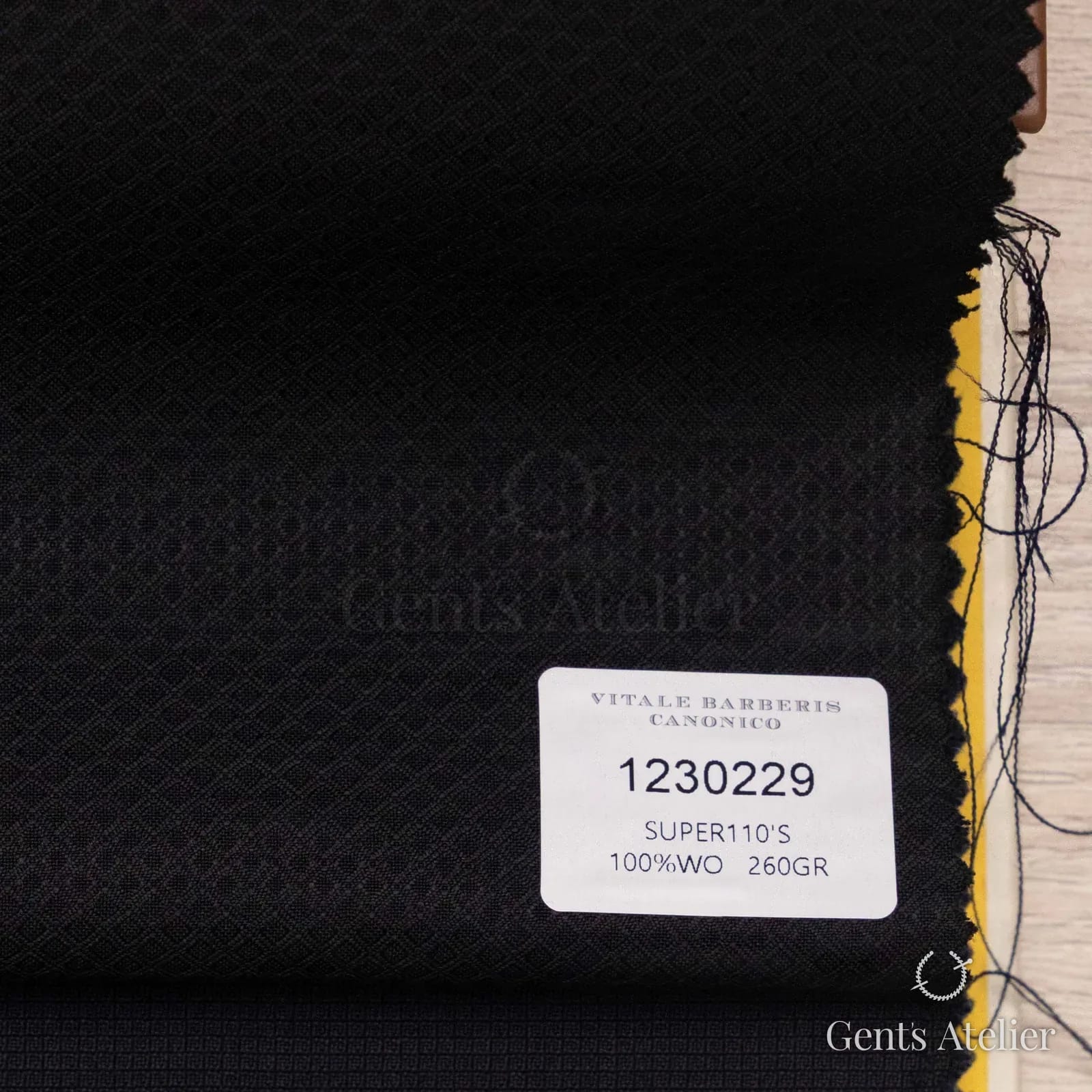 Образец ткани Vitale Barberis Canonico 1230229 с этикеткой, почти чёрный с микро-ромбом