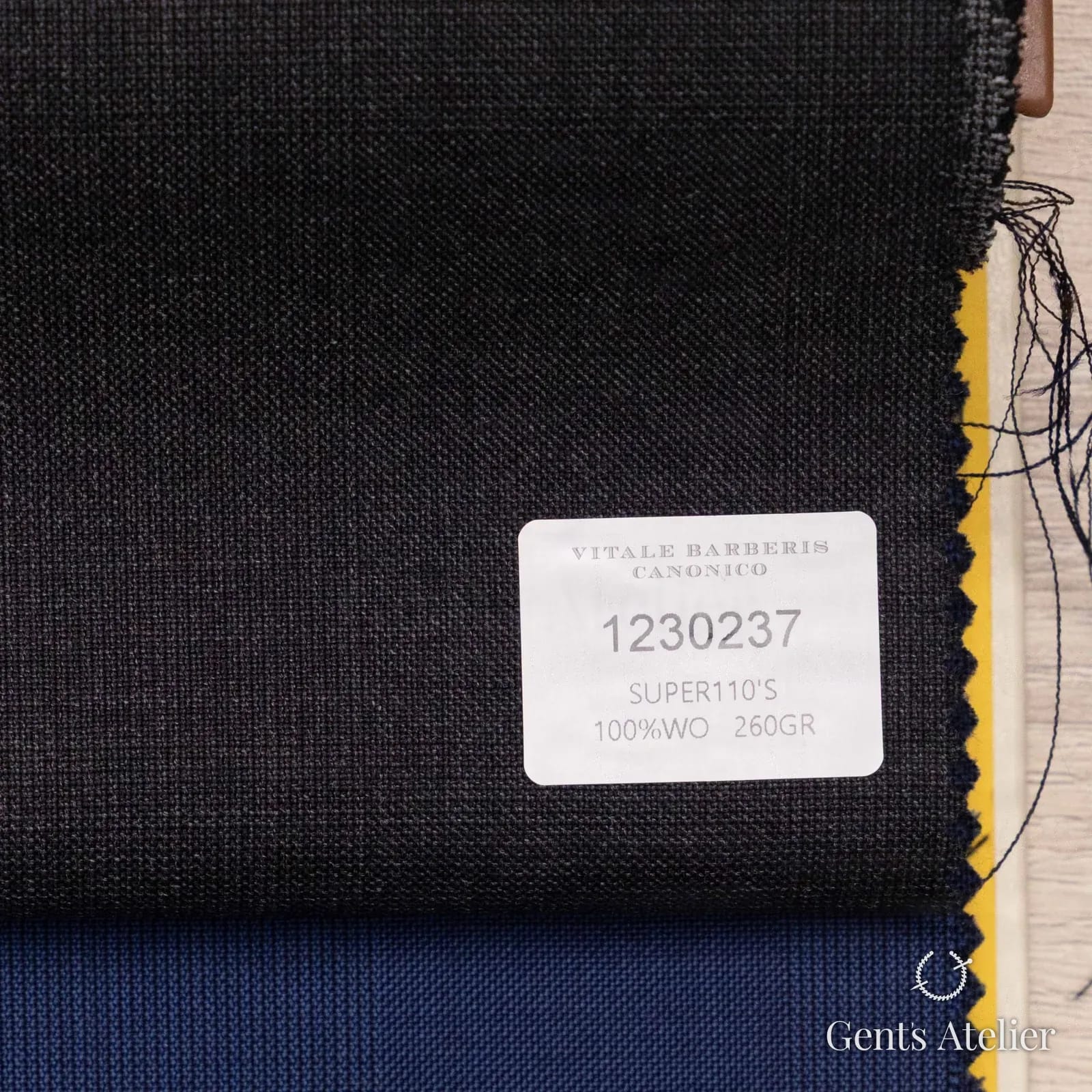 Образец ткани Vitale Barberis Canonico 1230237 с этикеткой, тёмно-синий