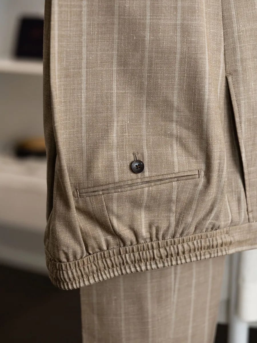 Двубортный костюм-двойка в цвете light brown - фото 13