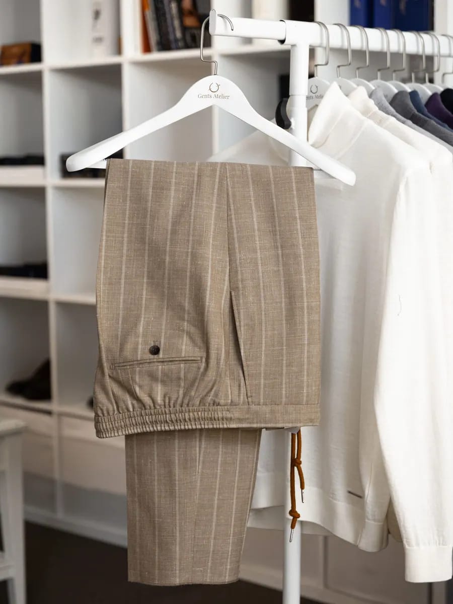Двубортный костюм-двойка в цвете light brown - фото 14