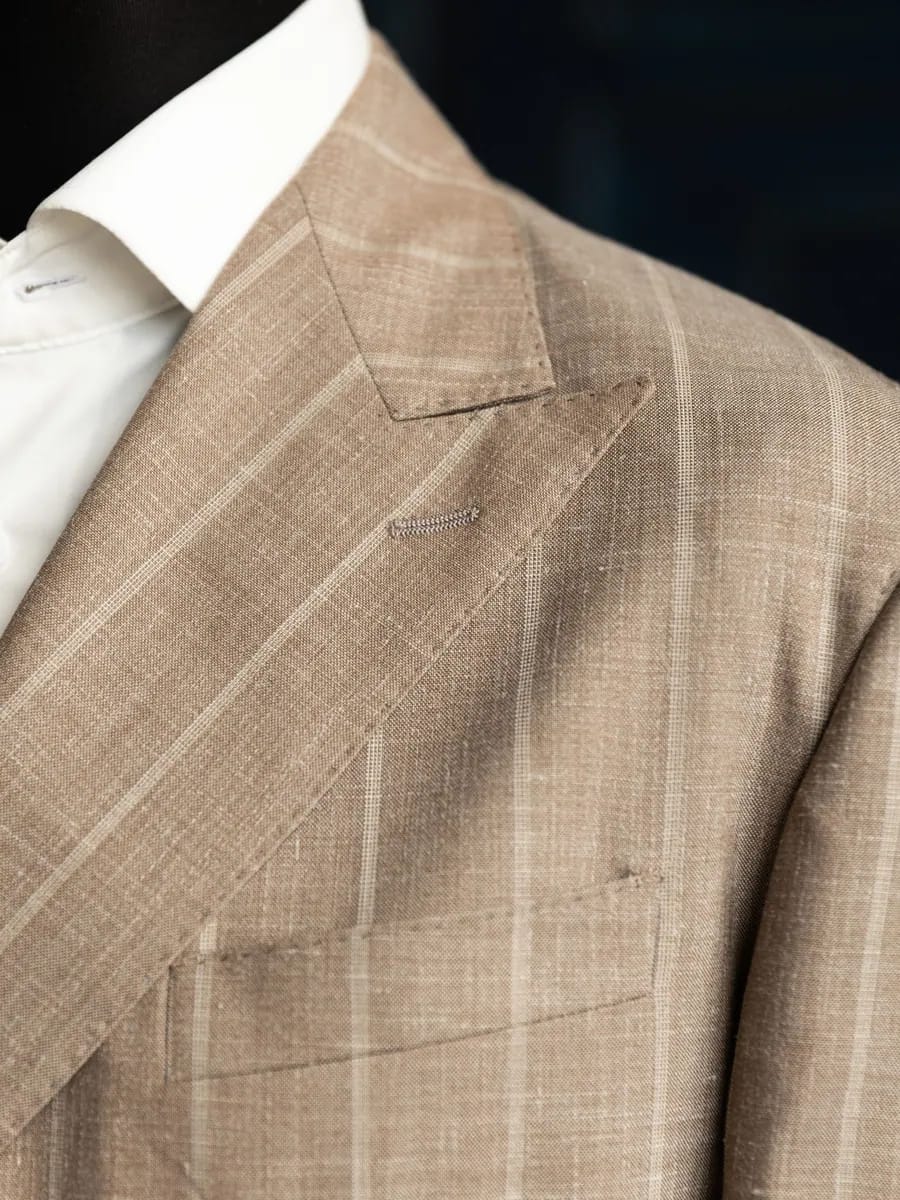 Двубортный костюм-двойка в цвете light brown - Подклад