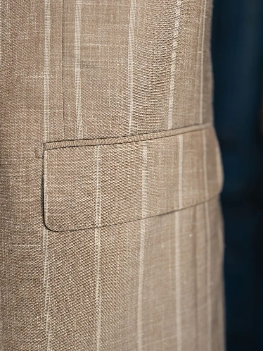 Двубортный костюм-двойка в цвете light brown - Фото 7