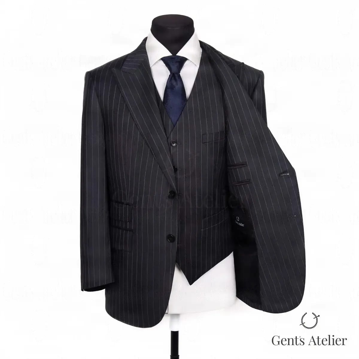 Темный костюм-тройка в полоску из шерсти Ermenegildo Zegna - Спереди